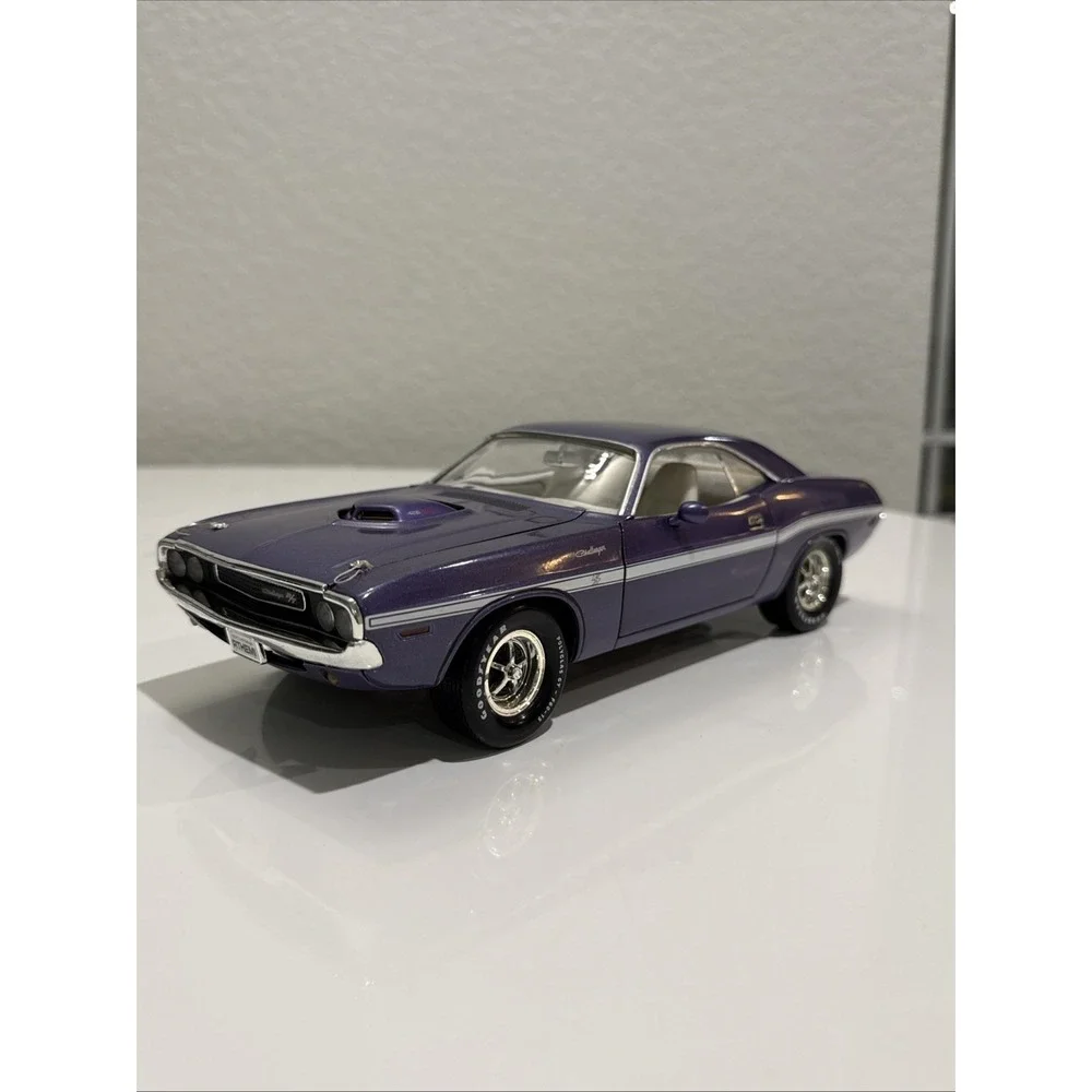 Ertl 1970 Dodge Challenger R/T Purple 1/18